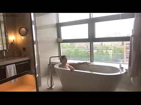 ❤️ 巨大的宝贝 激情地在浴室里撸起了她的阴部 Sex video﹏﹏